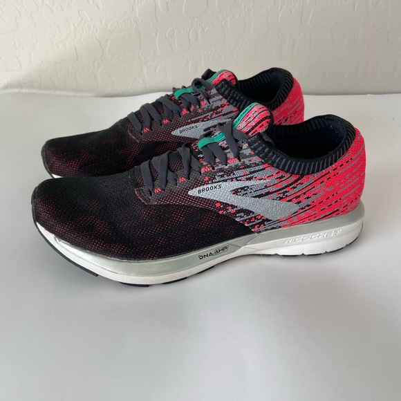 Brooks richochet running shoes black pink 9.5 - Picture 3 of 9